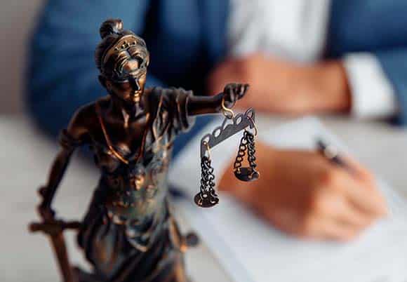 criminal defense attorney
